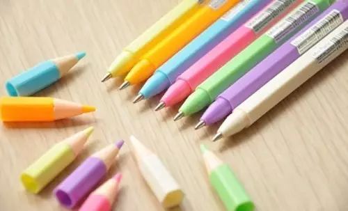 江西赣州六岁男童被笔尖戳伤 只差一毫米就进